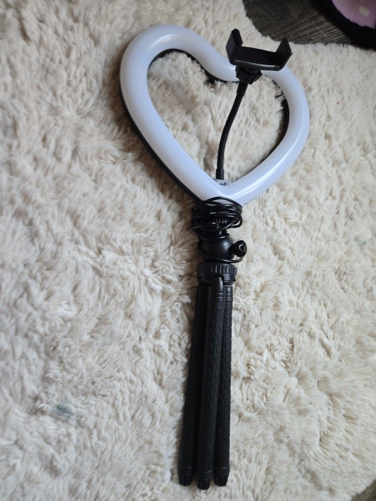 Tripod Heart Ring