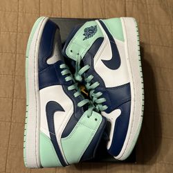 Air Jordan 1 Mid 9.5