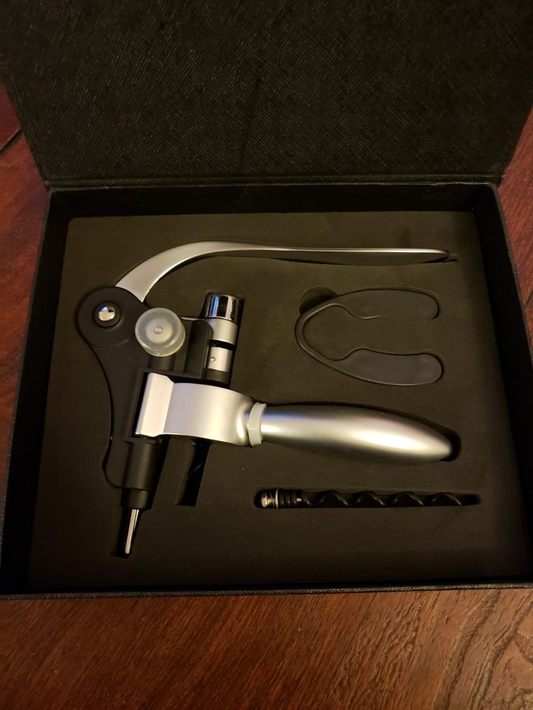 NEW: Urbanity Rabbit Wine Opener Set