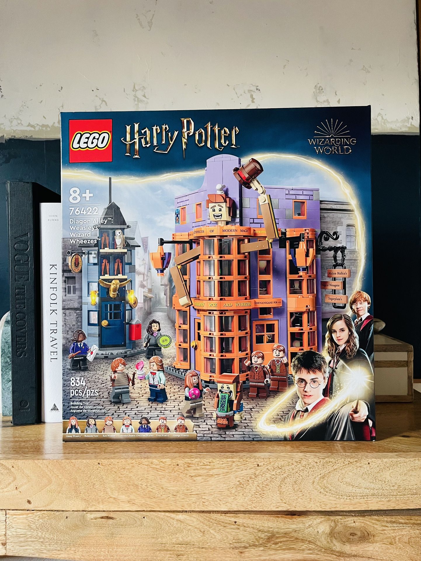 New LEGO Harry Potter: Diagon Alley: Weasleys' Wizard Wheezes (76422)