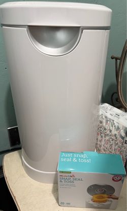 Munchkin diaper pail and Refill bags