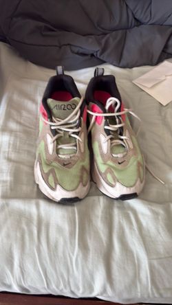 NIKE