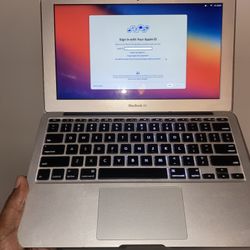 MacBook Air 11” 2013 – Reset & Ready – Comes w/ Charger
