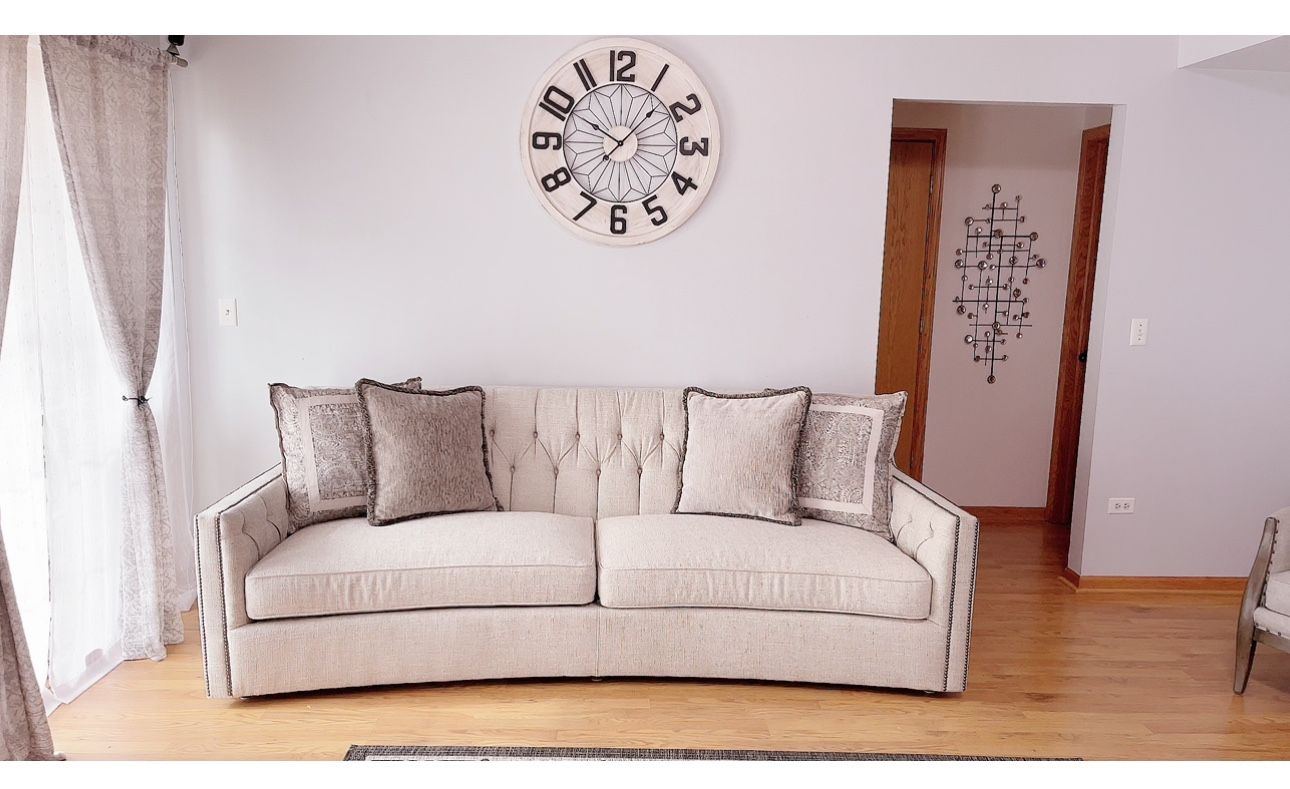 Material Bernhardt Beige Couches