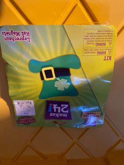 NIP Pack of 24 Leprechaun Hat Magnets Craft Kit
