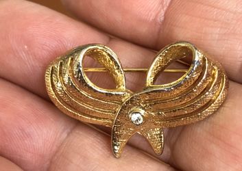 Small vintage brooch