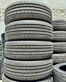 235/65/18Michelin vendo un set de llantas usadas excelente condiciones de vida las 4 ✅🤩I am selling a set of used tires, all 4 in excellent living co