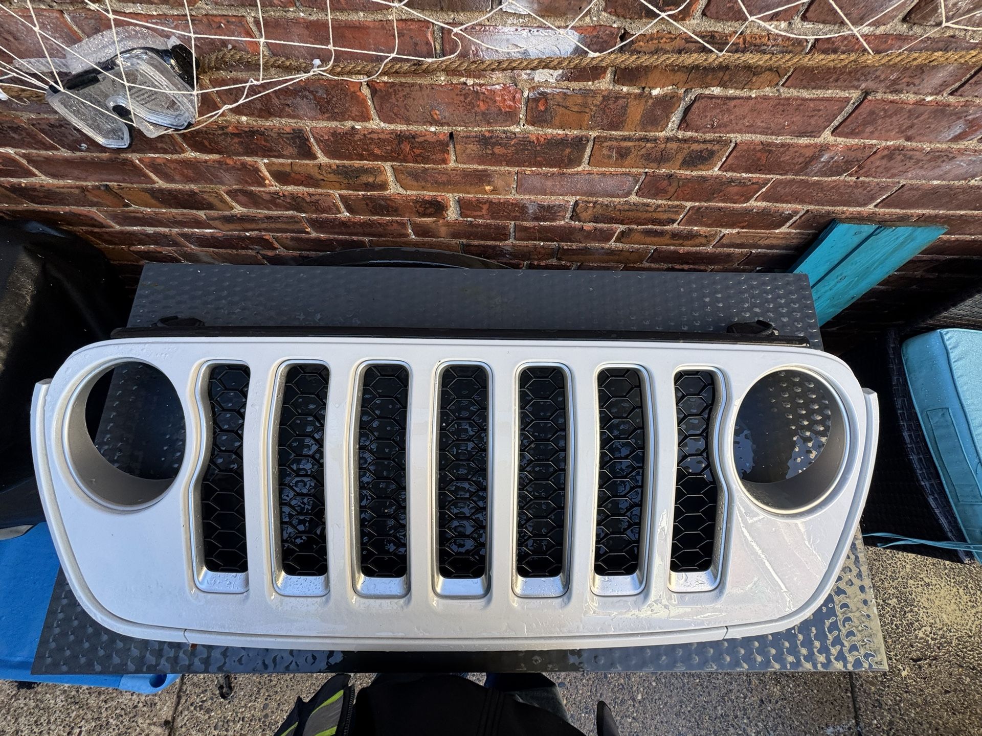 2018-2023 JEEP WRANGLER JL GLADIATOR OEM FRONT GRILLE