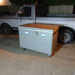 Cheapo office business furniture drawers