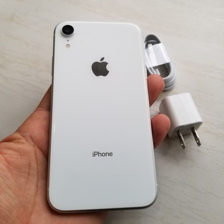 Unlocked Iphone Xr White 64gb Used great conditions (price is firm)