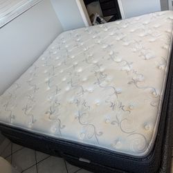 King Size Mattress W/ Boxsprings And Metal Frame 