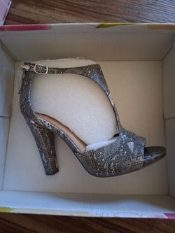Woman high heels size 5.5 new