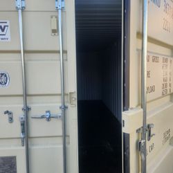 WIND & WATERTIGHT 20’ & 40’ SHIPPING CONTAINERS!