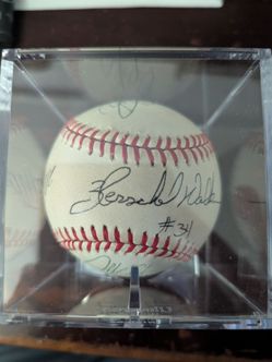 Autograph ball