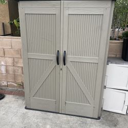 Rubbermaid 56x26x77 Shed