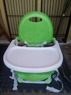 Booster seat pocket snack chicco $10