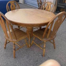 ☘️🎁DINNER TABLE/4 CHAIRS - SOLID WOOD🎁☘️