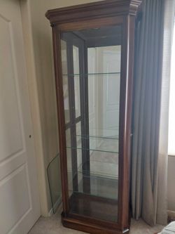 Curio Cabinet – Excellent Condition
