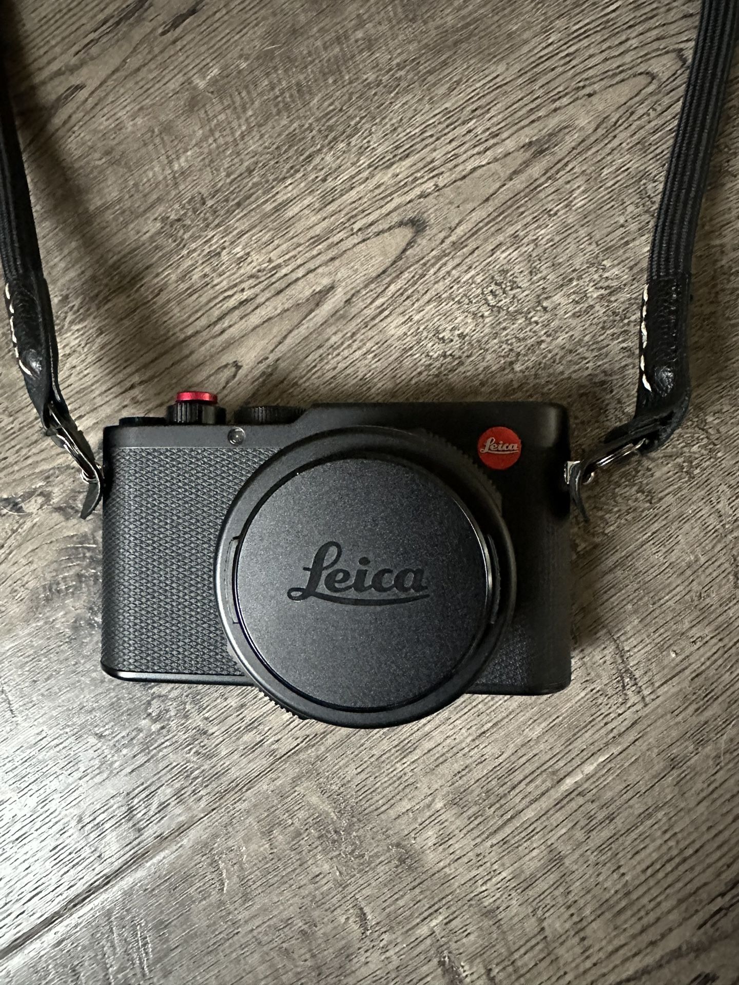 LEICA D-LUX 8
