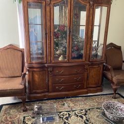 China cabinet 2 Chairs 