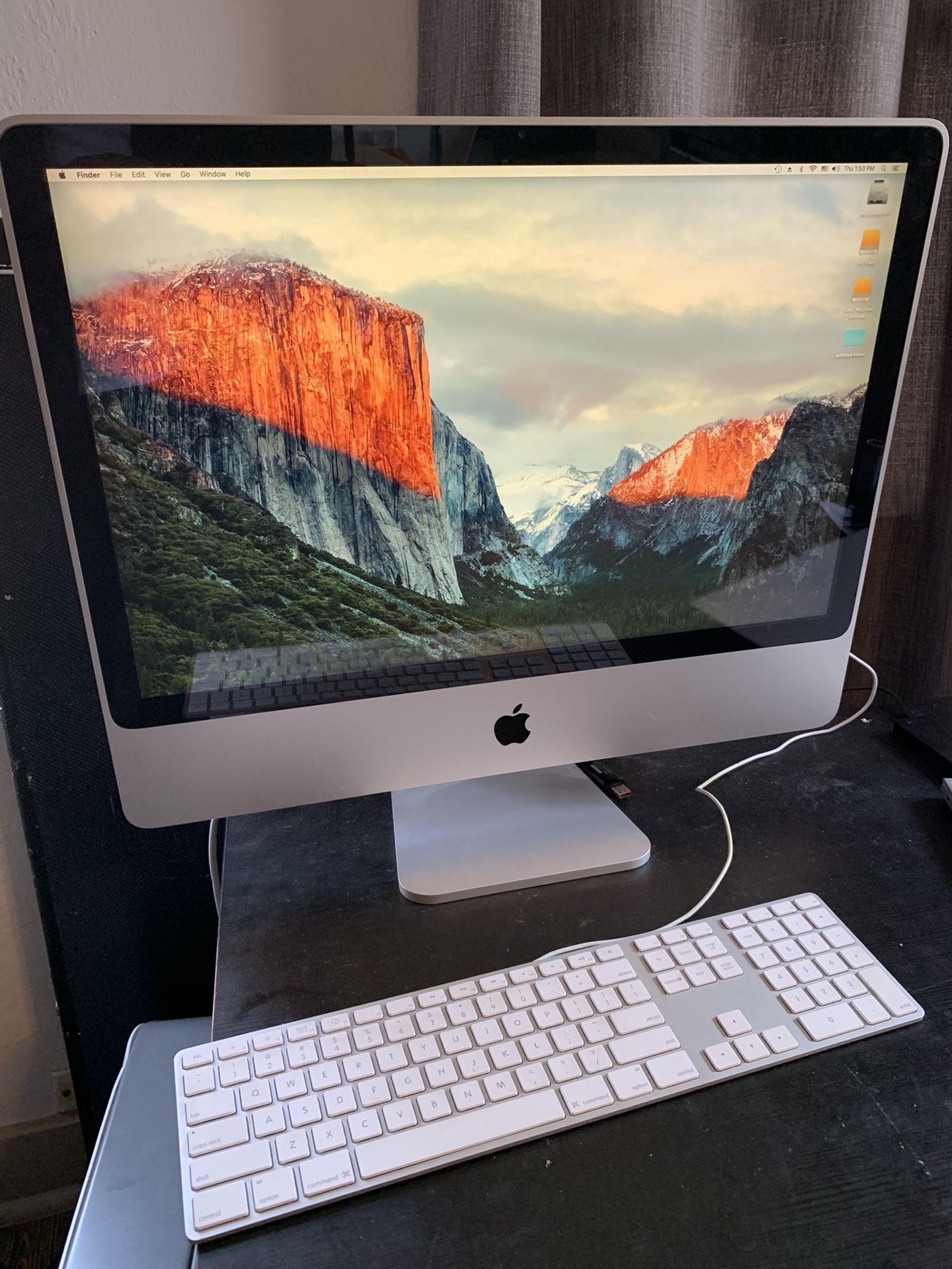 iMac with Keyboard (Mid 07)