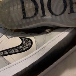 The shoes are 5.5 in women