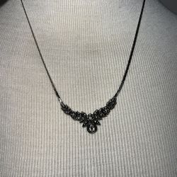 AVON NECKLACE 