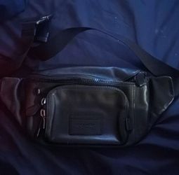 Cute like new coach fannypack