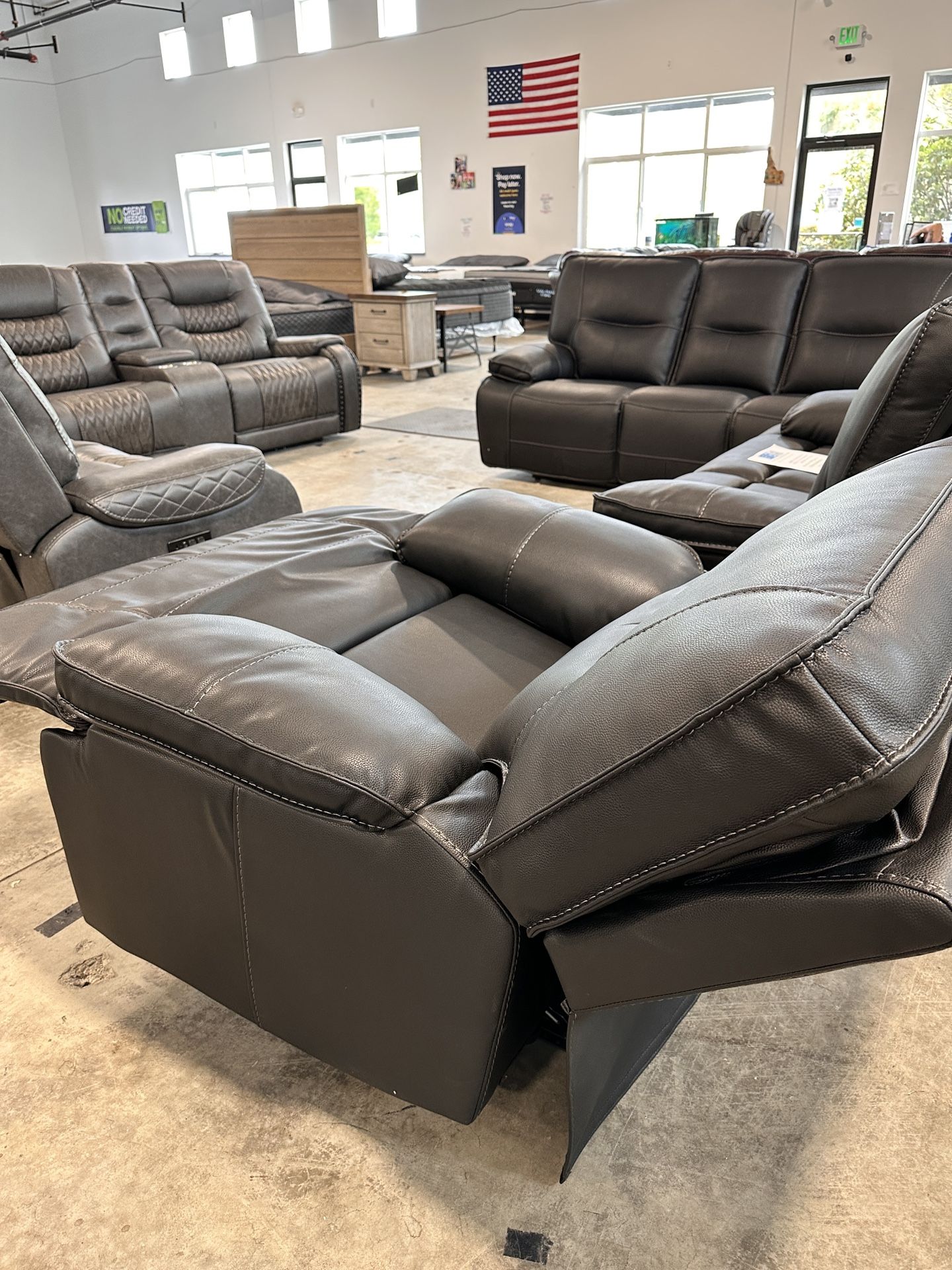 💥 Reclining furniture blowout! 💥
