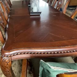 9 Pc Dining Room Table With 2 Additional Leafs And China Cabinet