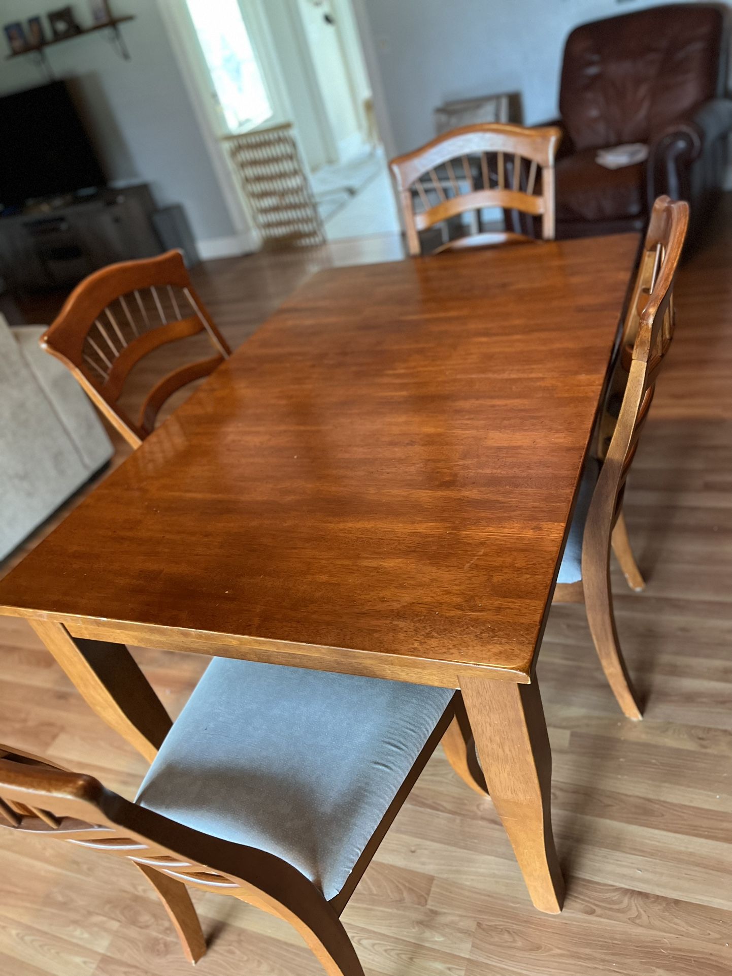 Kitchen/dining Table And Chairs (up To 6)
