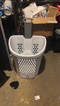Laundry basket sterilite