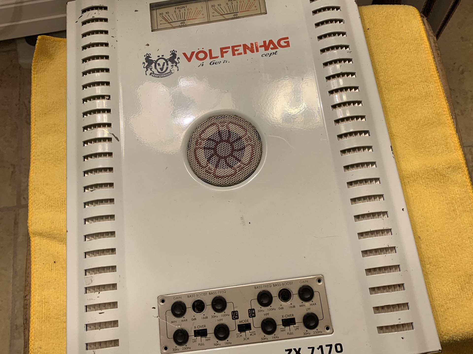 Volfenhag ZX7170 4 Channel 1200watt Amplifier.
