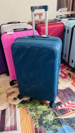 NEW 28” Teal Blue Hardshell Luggage – $40 FIRM 💙 📍 South Durango & 215 — near IKEA 📏 18.9” × 11” × 29.5” overall 🧳 Spinner wheels + telescoping h