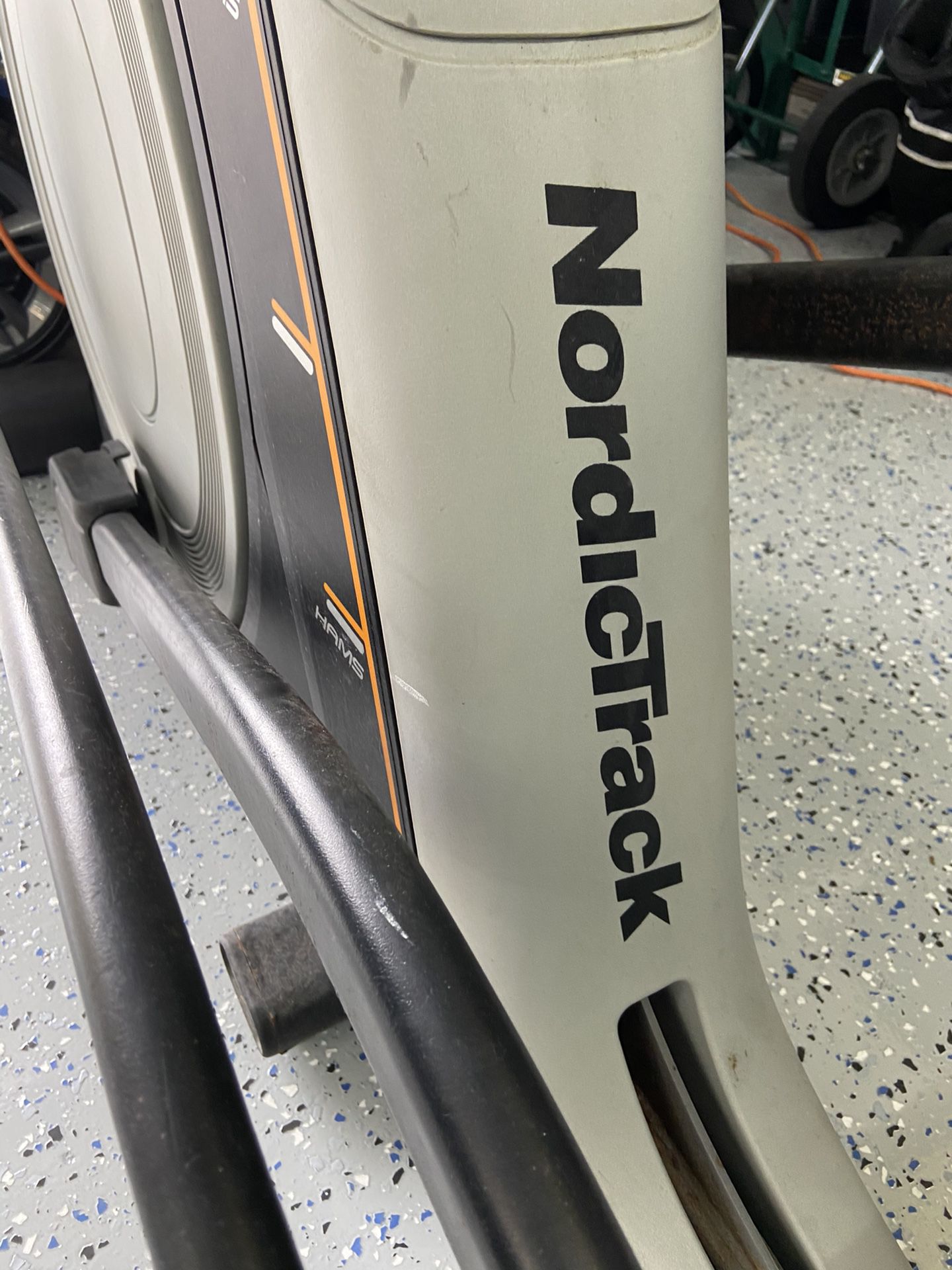 NordicTrack Elite 12.7 - Elliptical - Home Gym - Work Out Gear