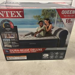 Intex Dura-Beam Deluxe Ultra Plush Headboard Air Bed with Built-in Pump (18" Mattress Height) - Queen