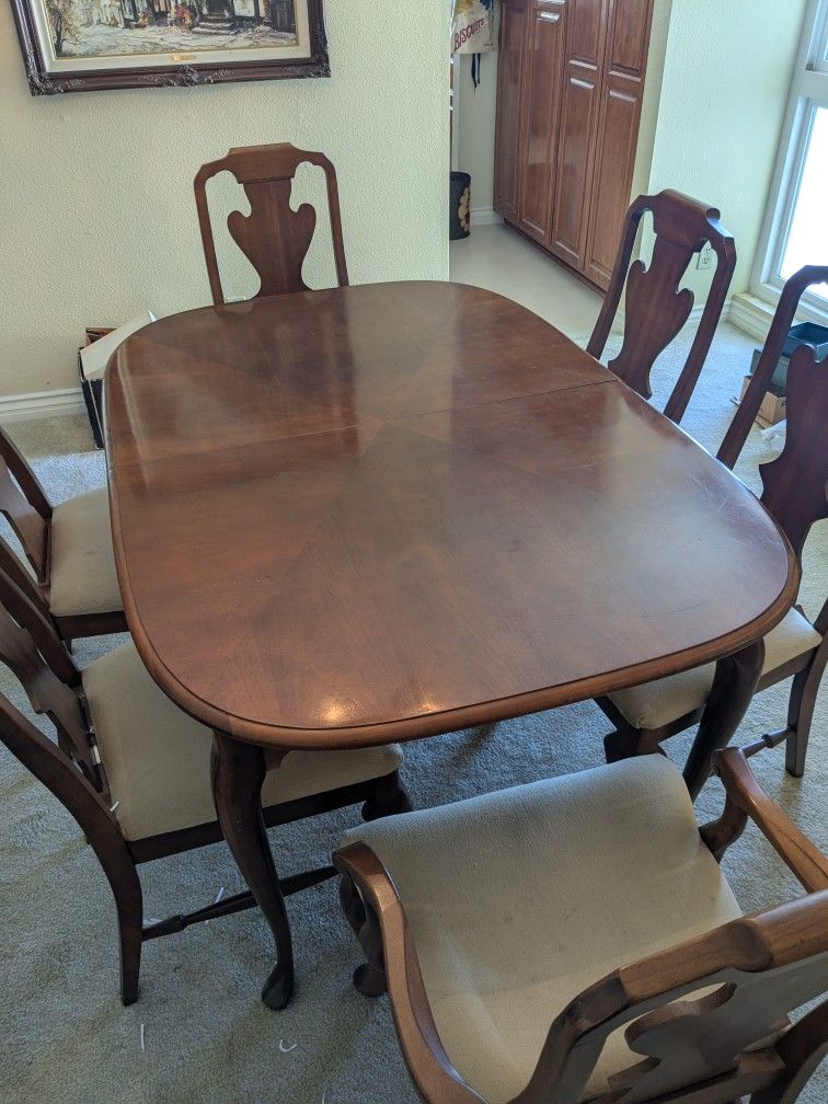 Dining Table & Chairs