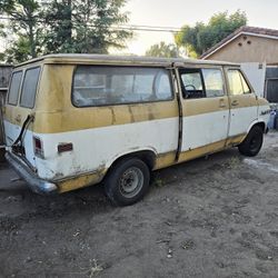 1974 Chevrolet Beauville Van with Title (Project)