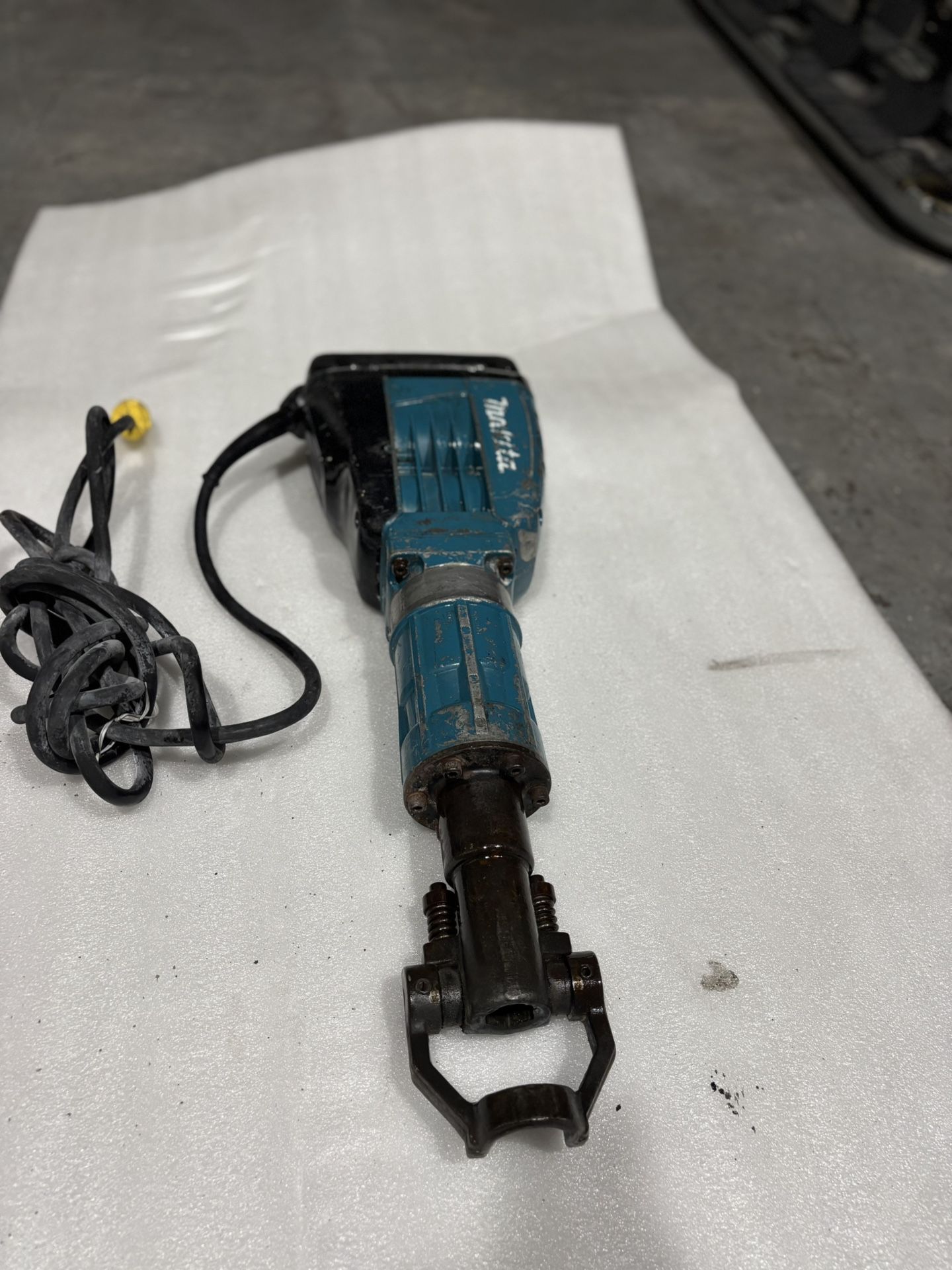 Makita HM1307CB 35 lb Electric Demolition Hammer