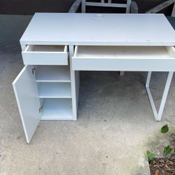White IKEA desk - FREE