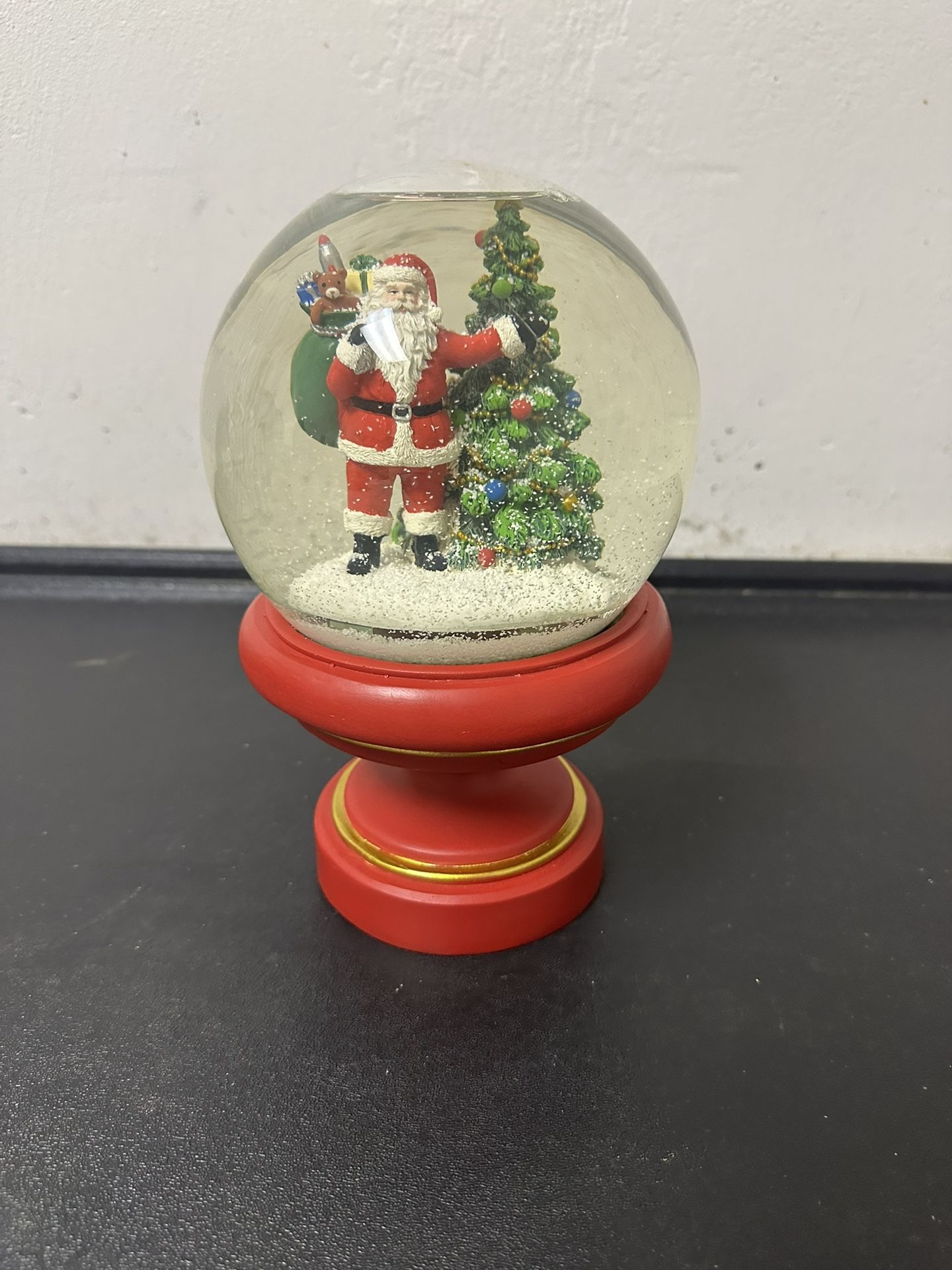 Vintage Christmas snow globe C 1970