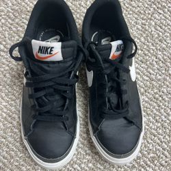 Nike Sneakers Sz 5.5Y