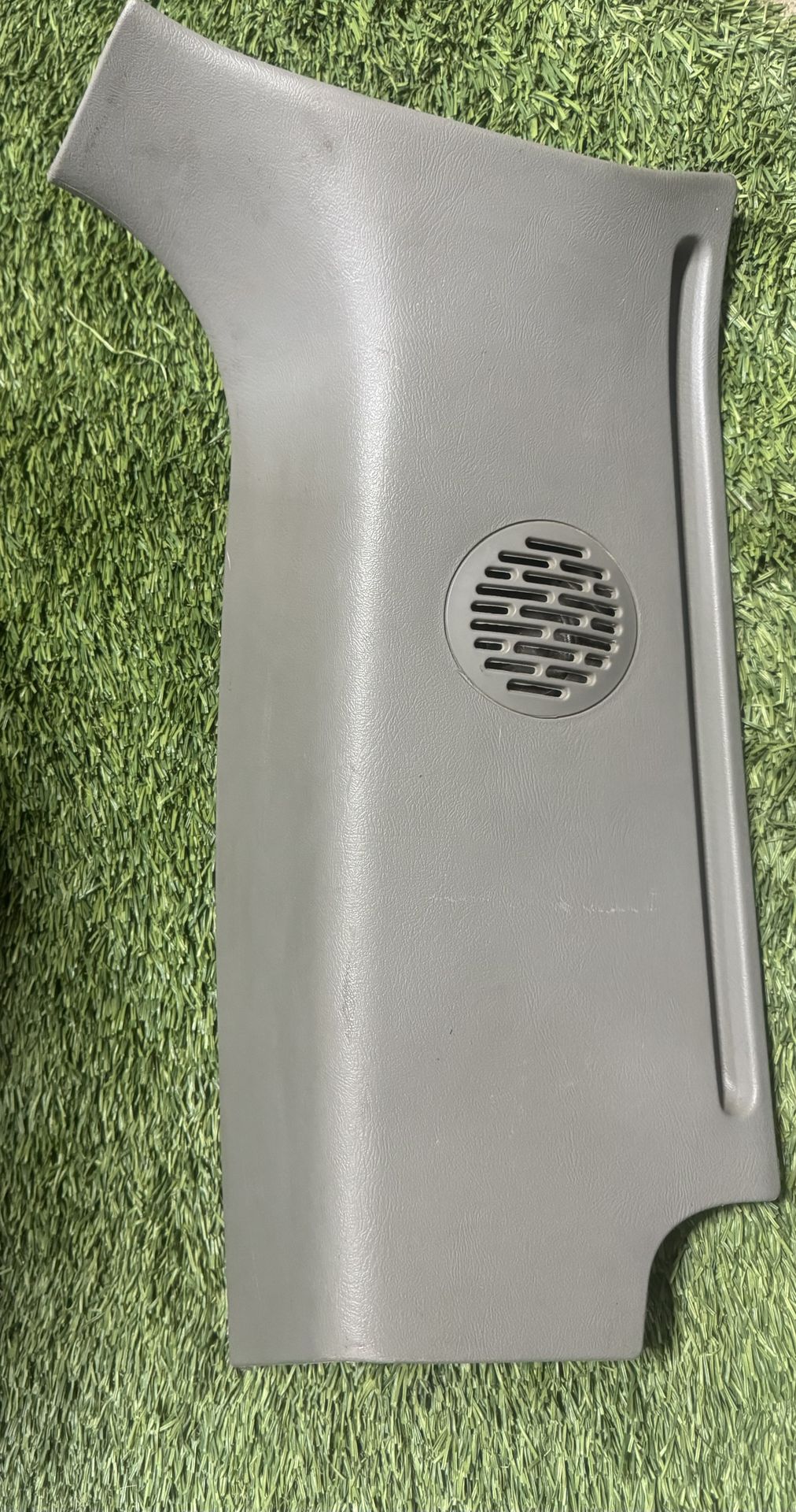 2000 through 06 Rear Drivers Pillar Bose Speakers Tweeter Suburban Yukon Tahoe Escalade