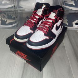 Jordan 1 Retro High OG Bloodline - Size:9.5 M