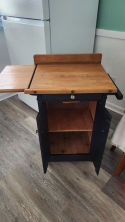 Kitchen cart/island on wheels