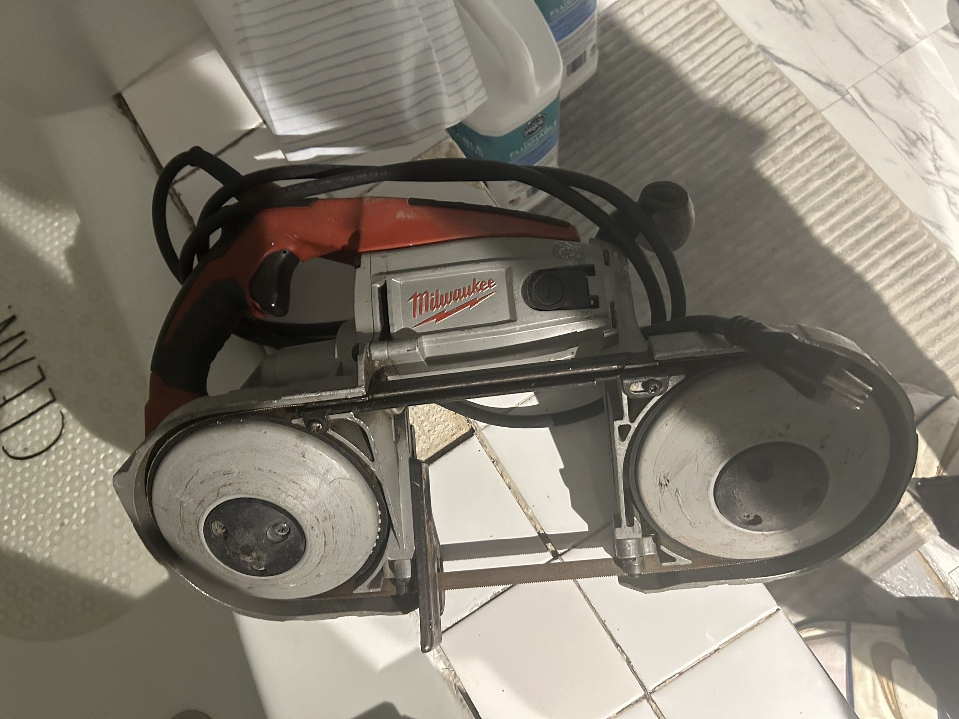 Milwaukee Handheld Bandsaw