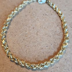 Beautiful 14kt Gold Bracelet