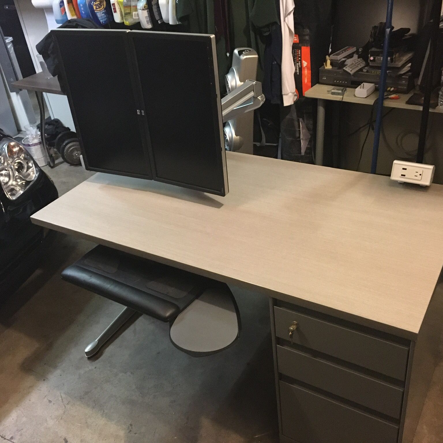 Steelcase Desk with Monitors& Keyboard
