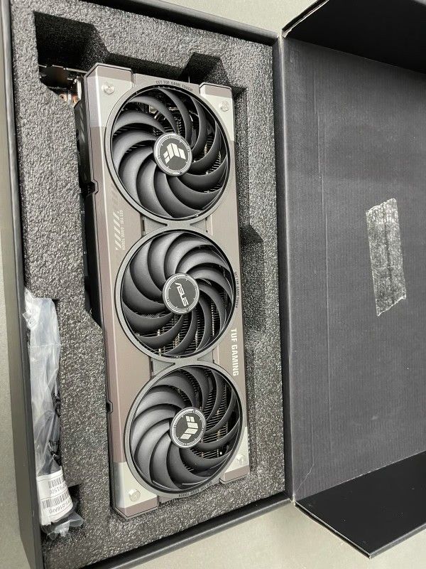 ASUS TUF RTX 5070 OC Edition - 12GB GDDR7 (Like New/Barely Used)
