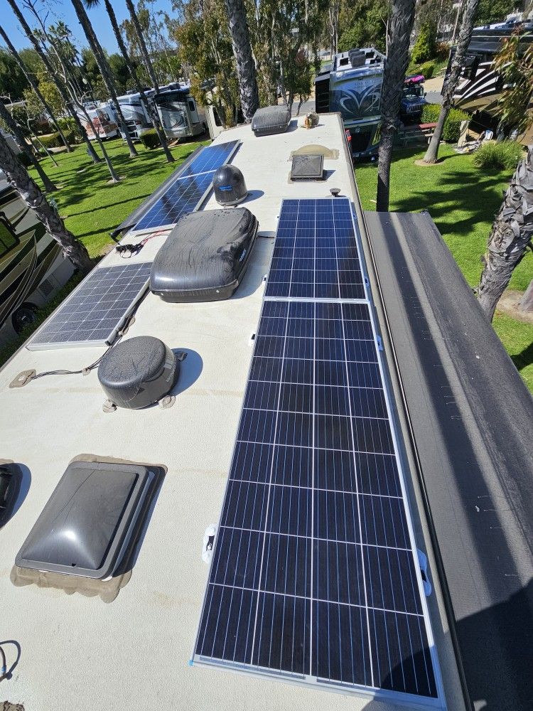 SOLAR PANEL RV MOTORHOME SYSTEM (INSTALLED)